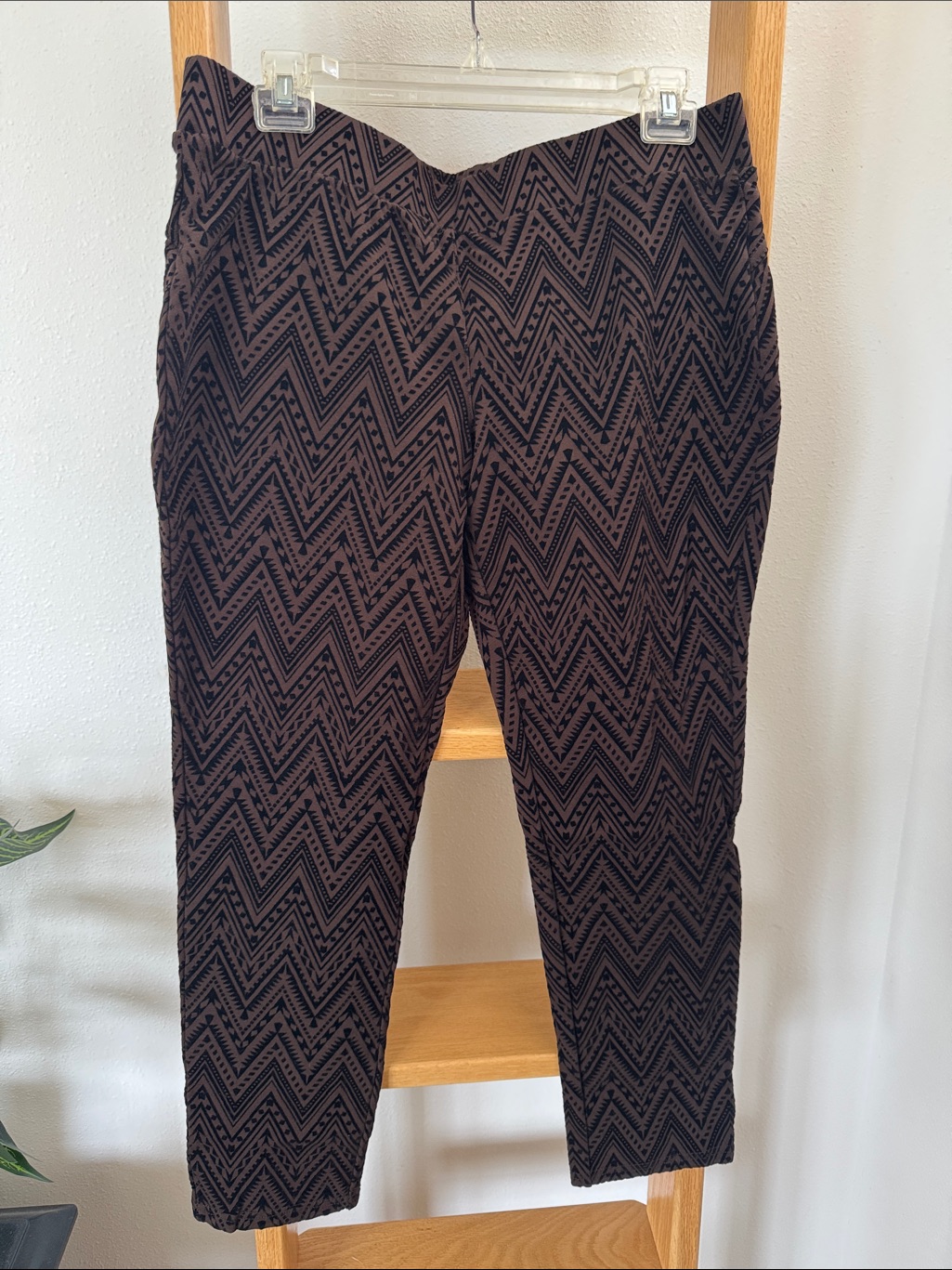 One 5 One Bump It Up Black And Brown Chevron Print Velvet Pant